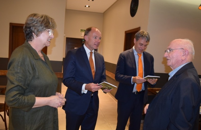 Embaixador dos Países baixos se reúne com imigrantes holandeses